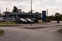 Kreisel bei Mercedes-Benz/Famila Neustadt