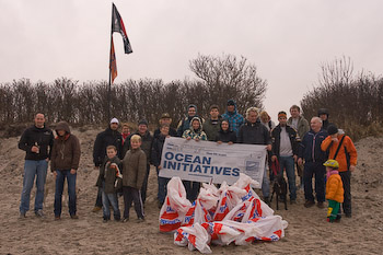 Nicht an unserem Strand - Müllsammel-Aktion am Surfstrand