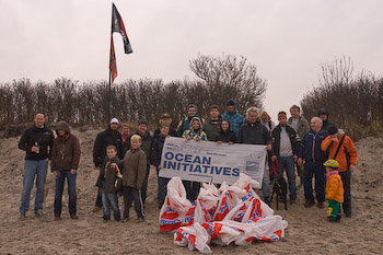 Nicht an unserem Strand - Müllsammel-Aktion am Surfstrand