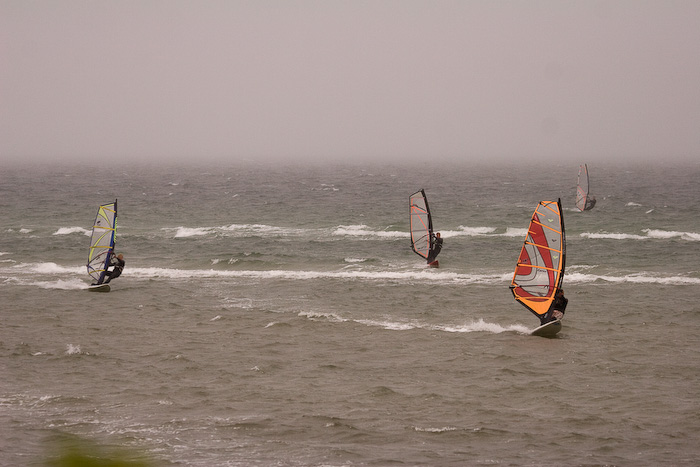 Stürmischer Süd-Wind an der Ostee - Windsurfer und Kitesurfer hatten Ihren Spaß