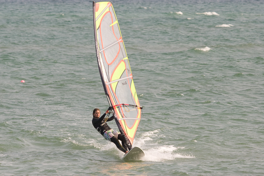 Windsurfer vor Rettin an der Ostsee