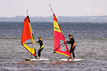 Surfschüler vor Rettin an der Ostsee